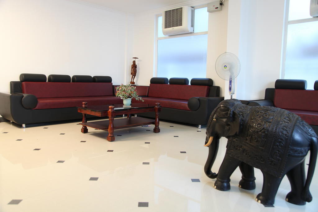 Phils' Residency & Banquets Hotel Kochi Exterior photo