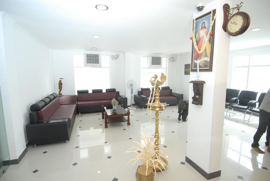 Phils' Residency & Banquets Hotel Kochi Exterior photo