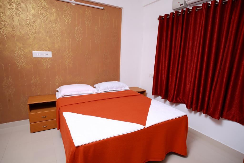 Phils' Residency & Banquets Hotel Kochi Room photo