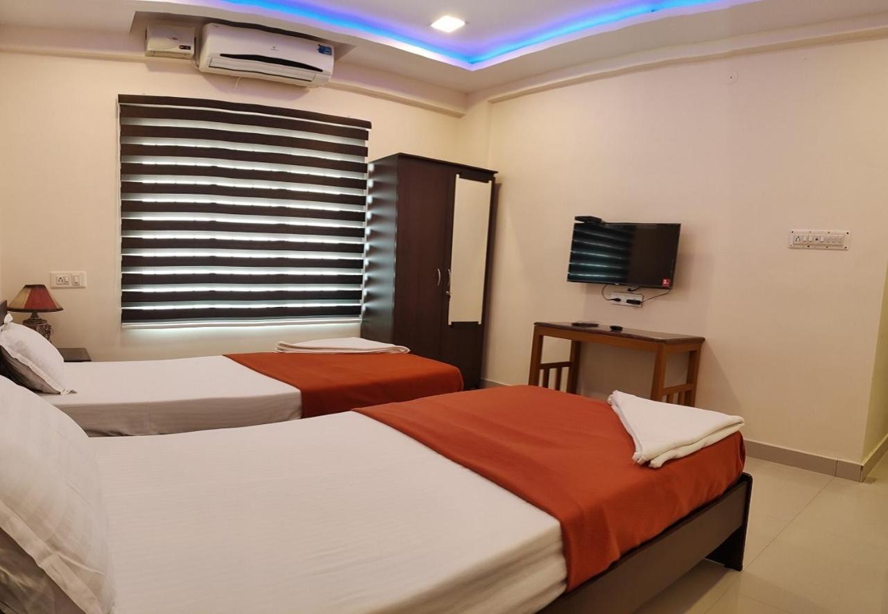 Phils' Residency & Banquets Hotel Kochi Exterior photo